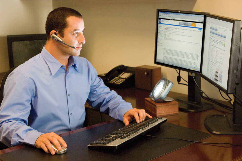 fenyterapia_hasznalat_kozben_ffi_a_szgep_elott_rgb