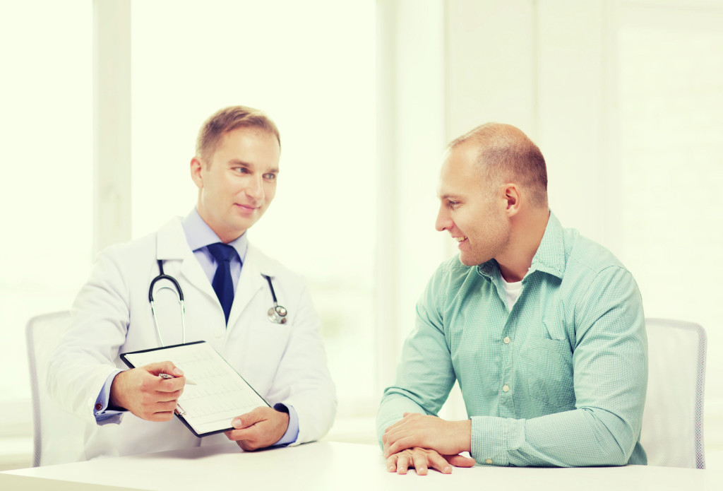 Az_orvosnal_kerdoiv_rgb